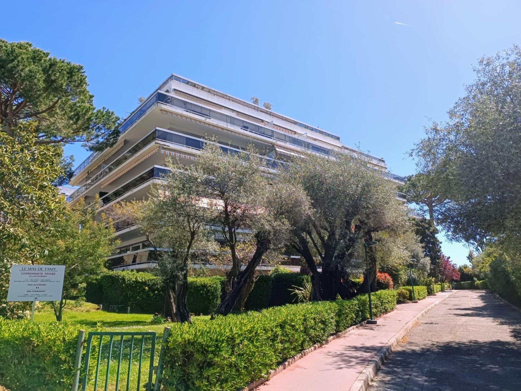 Seli 2 Pieces Classe 52 M2 Terrasse 20m2 Plages Piscine Juan Parking * Antibes